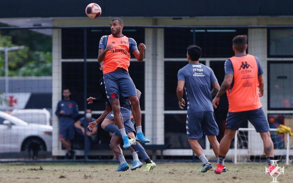 H&aacute; pouco mais de um m&ecirc;s afastado, Ernando volta a ser op&ccedil;&atilde;o para Marcelo Cabo na defesa