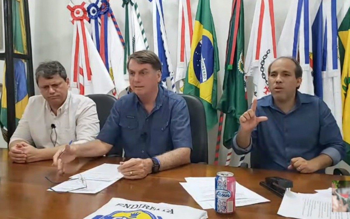 Jair Bolsonaro na live desta quinta-feira, dia 20