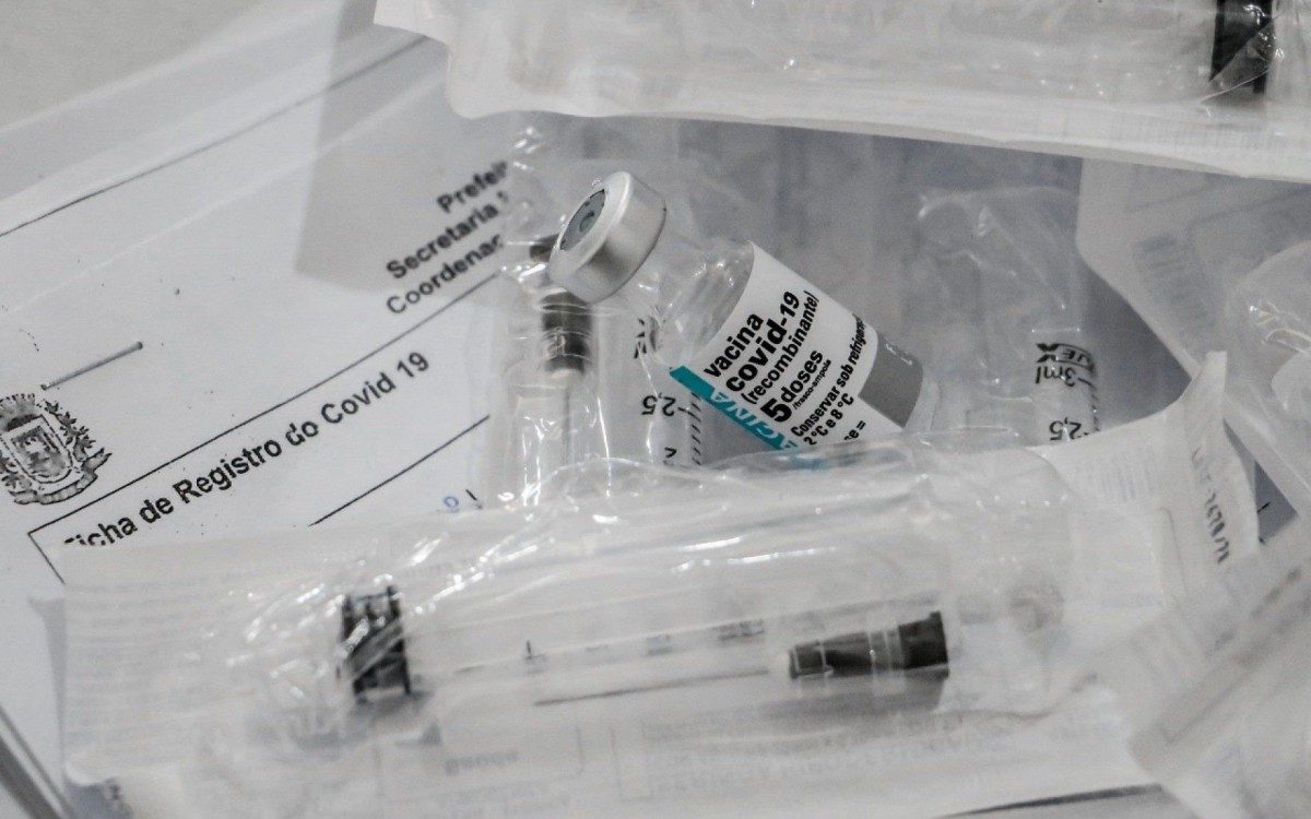 Vacina&ccedil;&atilde;o COVID-19