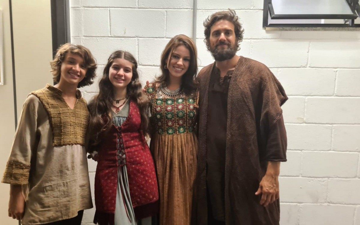 Chaim, o irm&atilde;o g&ecirc;meo de Chaya (Natthalia Gon&ccedil;alves) e filho de Manr&eacute; (Danilo Sacramento) e Michal (J&eacute;ssica Juttel)