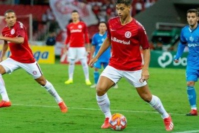 Vasco oficializa a contratação de meia argentino que pertence ao Internacional