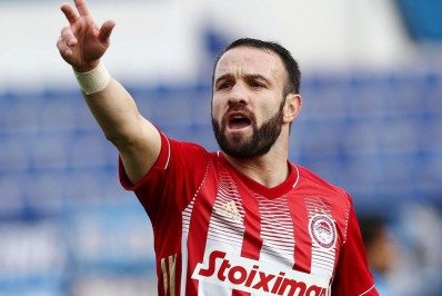 Vítima de suposta extorsão de Benzema, Valbuena dribla a polêmica ao quebrar o silêncio