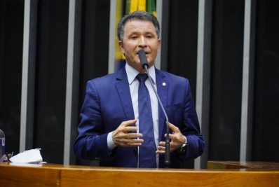 Relator da PEC 32 barra novos princípios no serviço público e superpoderes do presidente