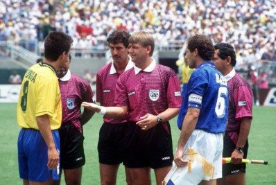 Árbitro que apitou conquista do Brasil na Copa do Mundo de 1994 morre aos 65 anos
