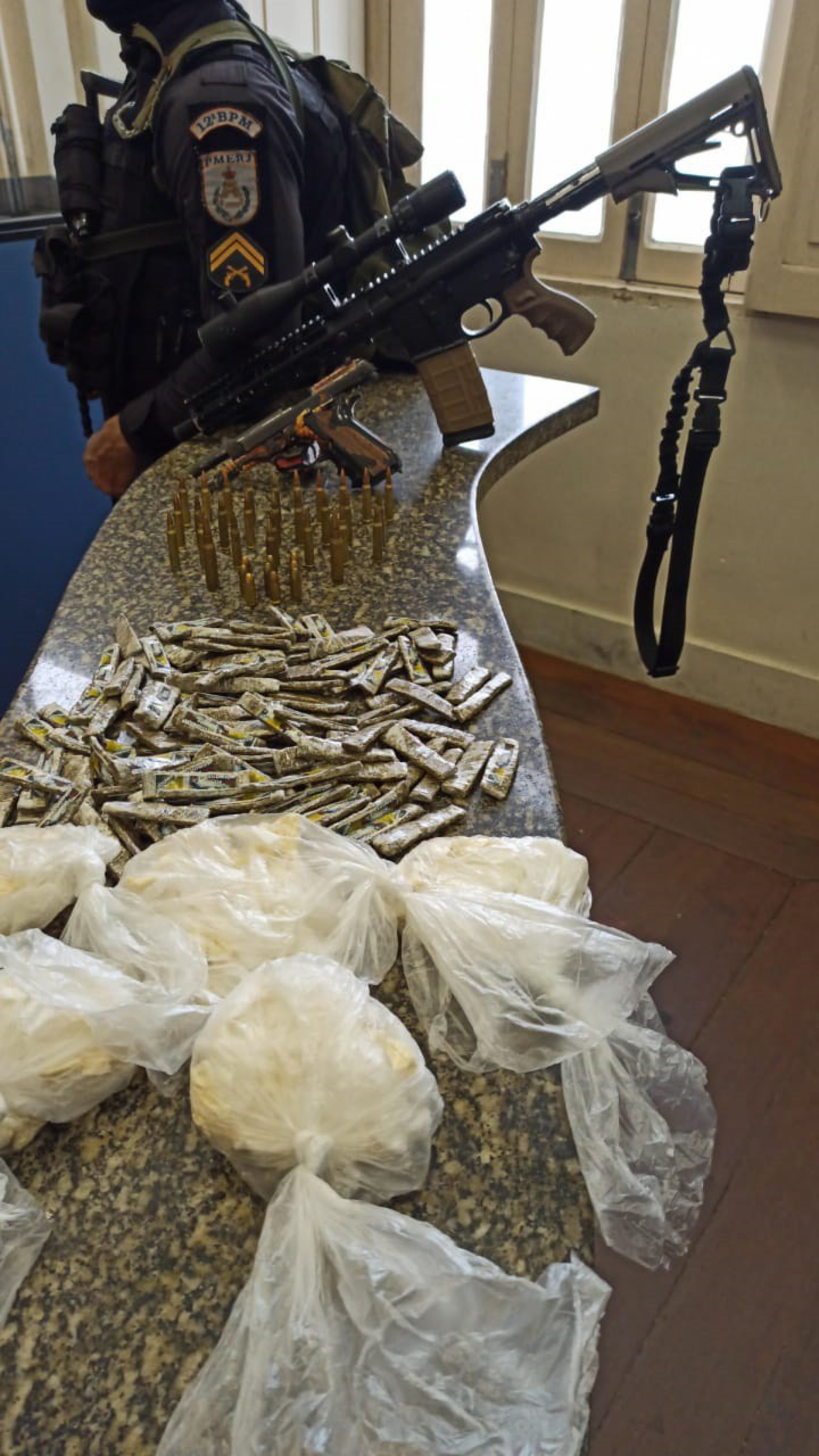 Guerra sem fim em Niter&oacute;i: mais uma madrugada de tiroteio no Santo Cristo