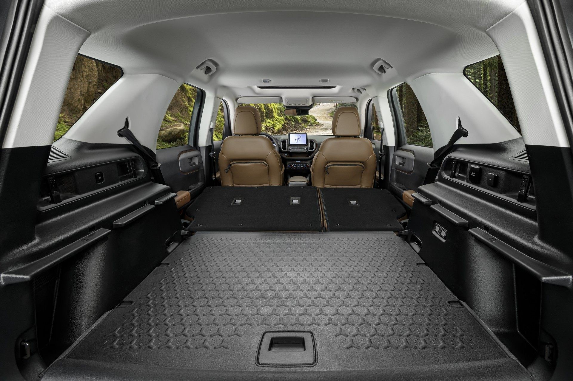 Porta-malas versátil tem capacidade que varia de 580 l a 1.412 litros - Divulgação