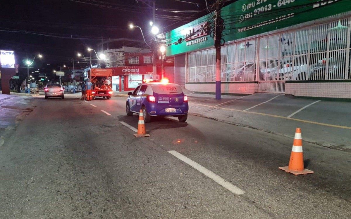 Os agentes atuaram no entorno da Pra&ccedil;a Jal -antiga Pra&ccedil;a Gil, no Jardim Meriti, aplicando tach&otilde;es e segregadores