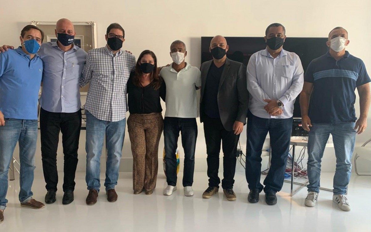 Partido Liberal do Rio formaliza filia&ccedil;&atilde;o do senador Rom&aacute;rio e do delegado Marcus Vinicius