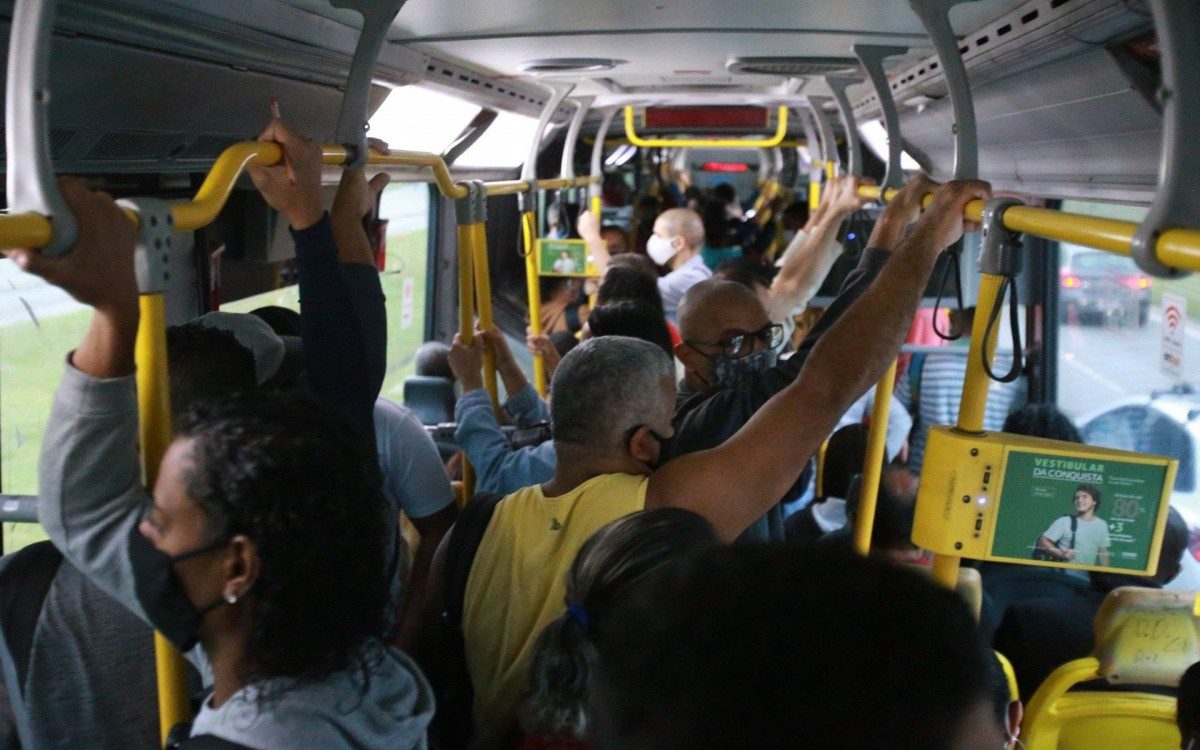 Movimentação de passageiros no BRT saindo da Estação de Mato Alto até a Estação da Alvorada. - Daniel Castelo Branco