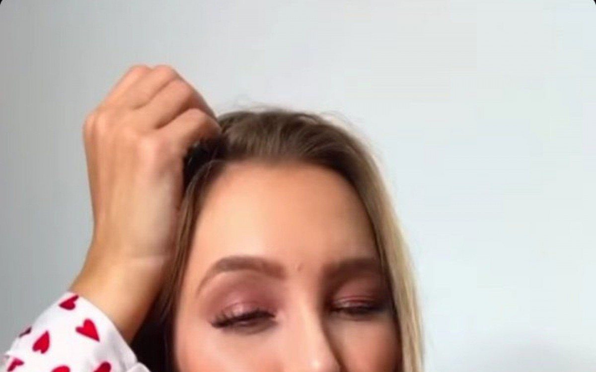 Carla Diaz e seu pijama de corações