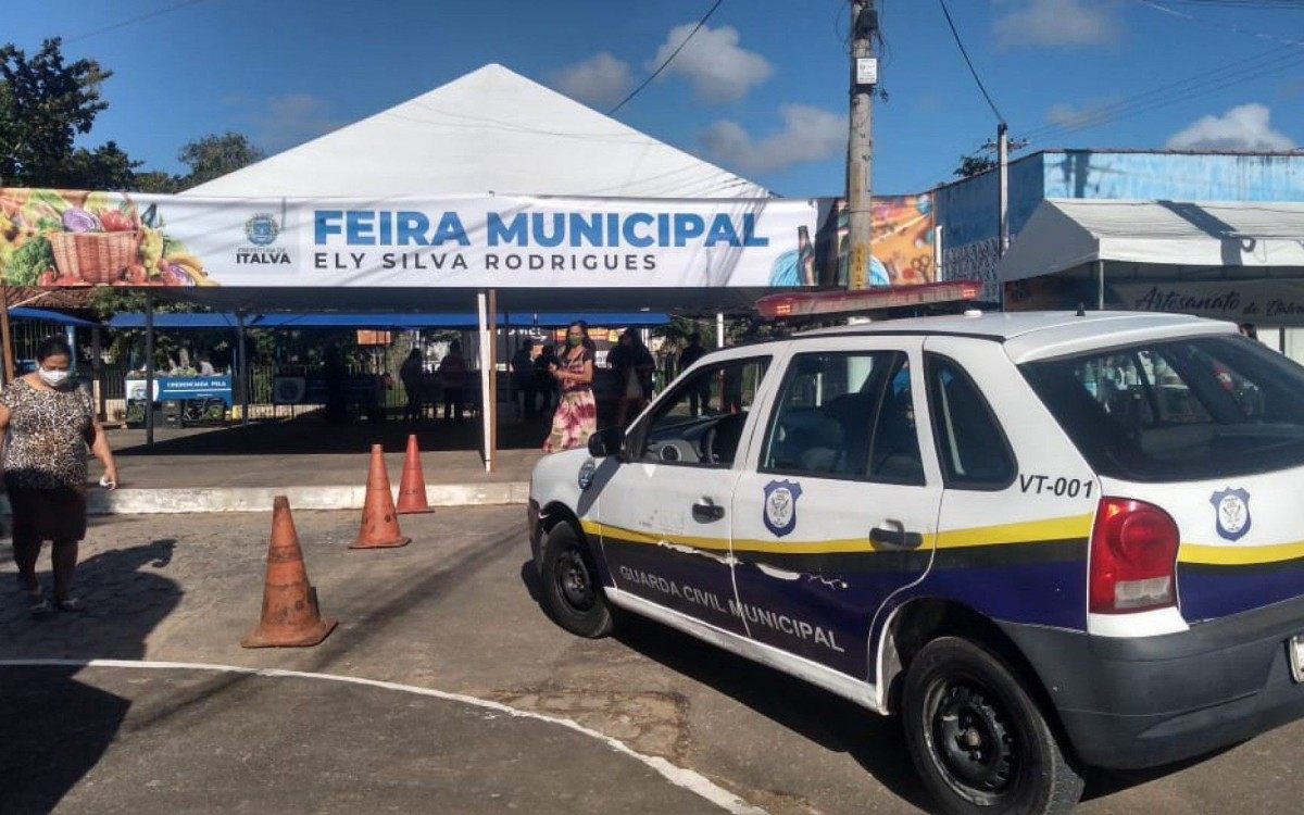 Feira do Produtor Rural funciona a partir das 6h, na Rua Ana Aguiar, na antiga Pra&ccedil;a da B&iacute;blia, no Centro de Italva.
