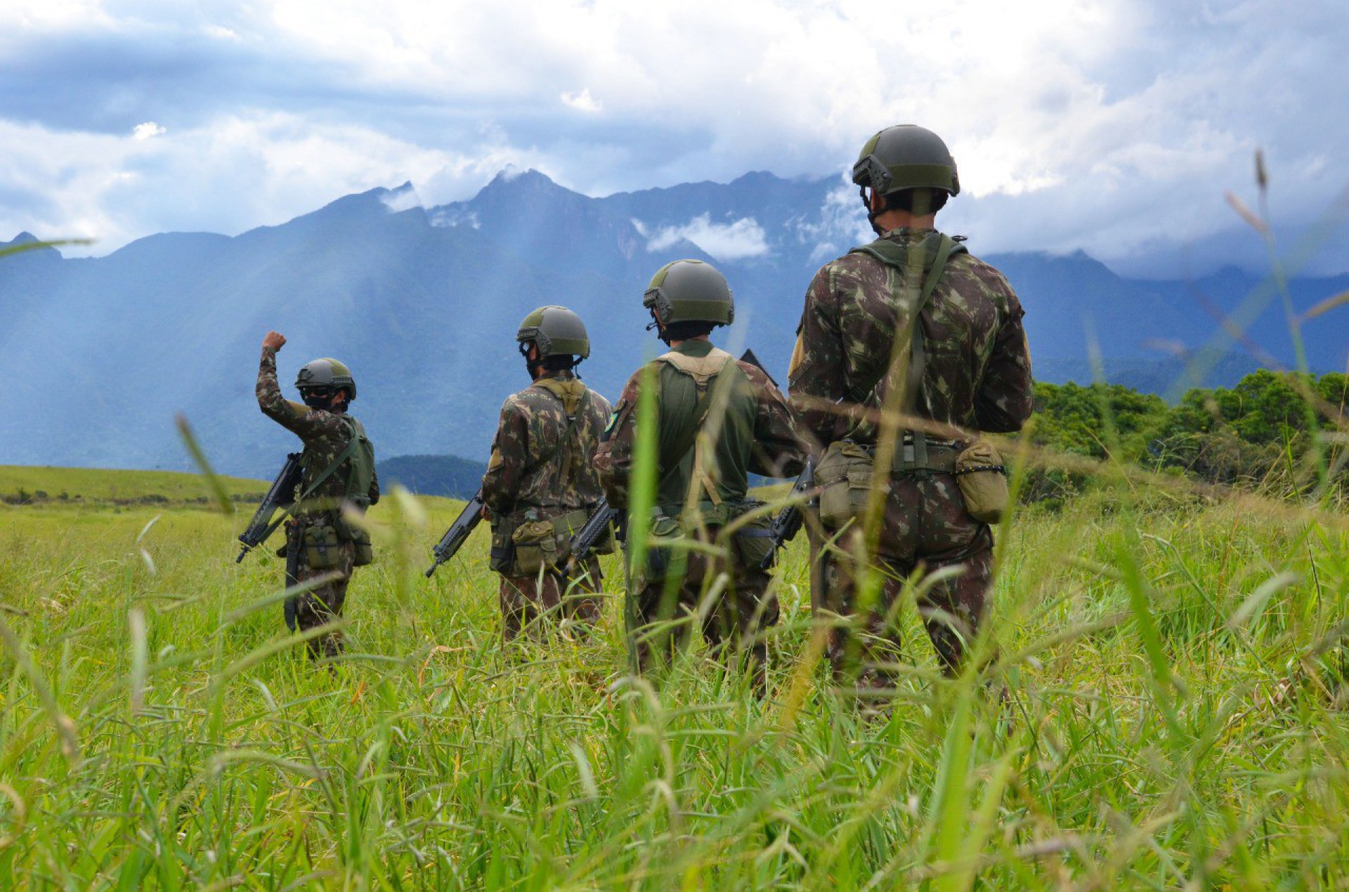 Ex&eacute;rcito realiza exerc&iacute;cio simulado em Quatis