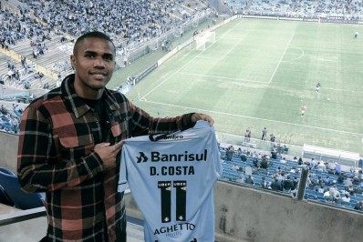 Juventus se antecipa ao Grêmio e confirma a volta de Douglas Costa ao clube