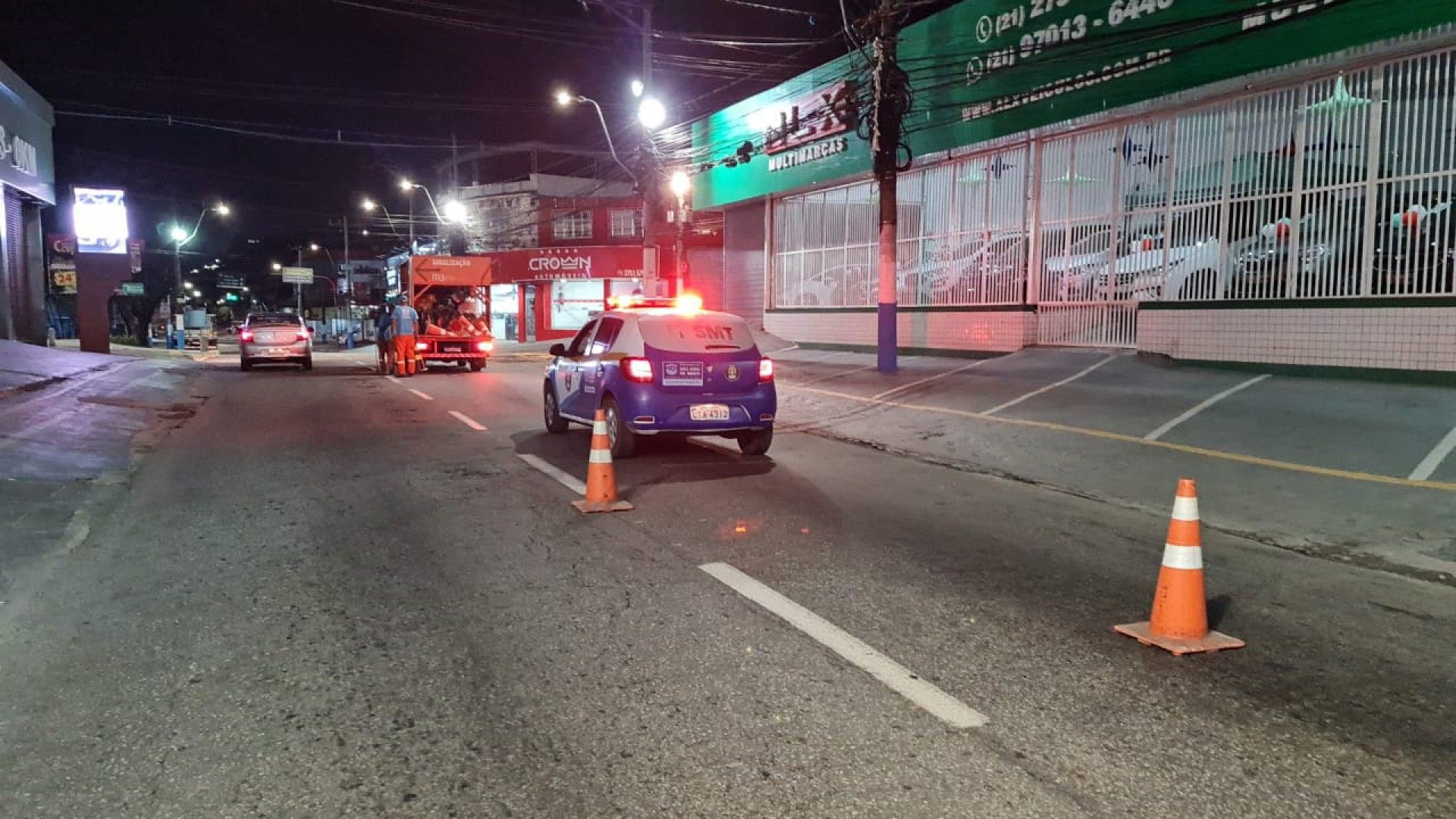 Os agentes atuaram no entorno da Pra&ccedil;a Jal -antiga Pra&ccedil;a Gil, no Jardim Meriti, aplicando tach&otilde;es e segregadores - Divulga&ccedil;&atilde;o