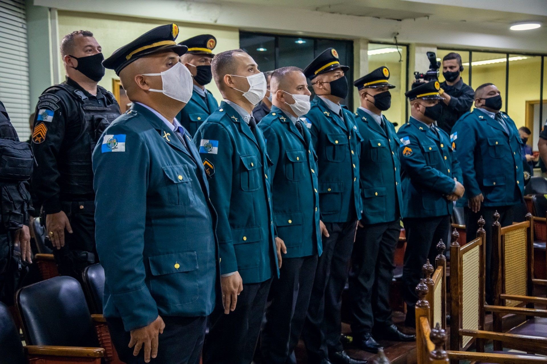 Câmara de Caxias homenageia policiais - ART VÍDEO/ VICTOR HUGO/Divulgação