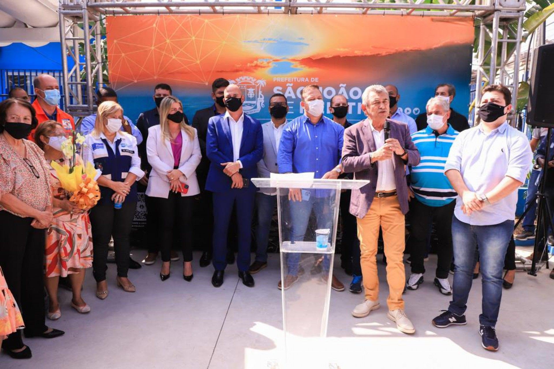 Durante a cerim&ocirc;nia, Dr. Jo&atilde;o e a secret&aacute;ria de Sa&uacute;de, Marcia Lucas, parabenizaram todos os envolvidos - Divulga&ccedil;&atilde;o