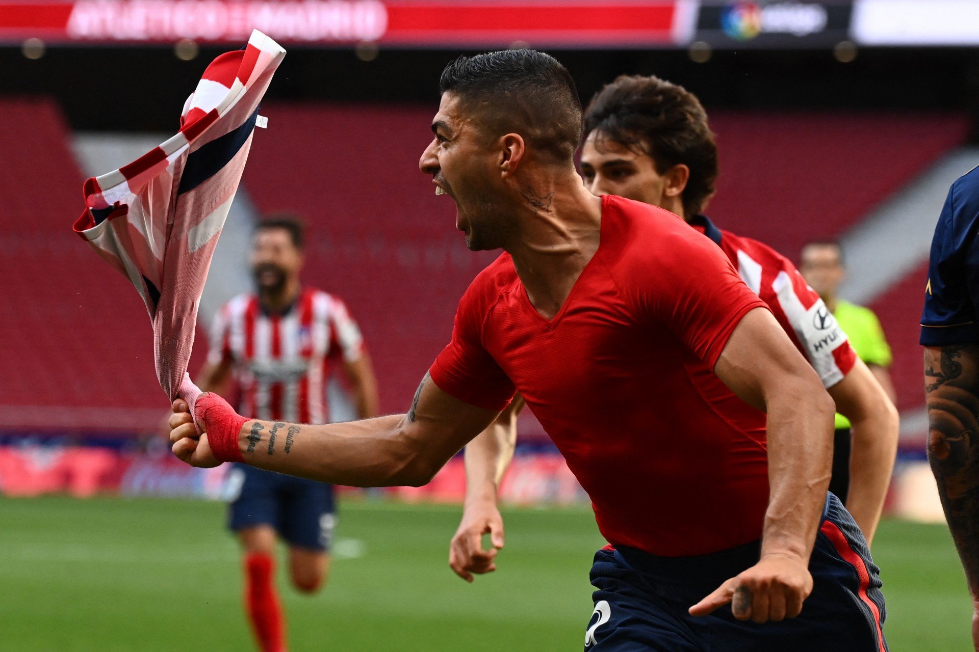 Suárez celebra a volta por cima no Atlético e dispara contra Barça após  título espanhol Jornal MEIA HORA - Esportes