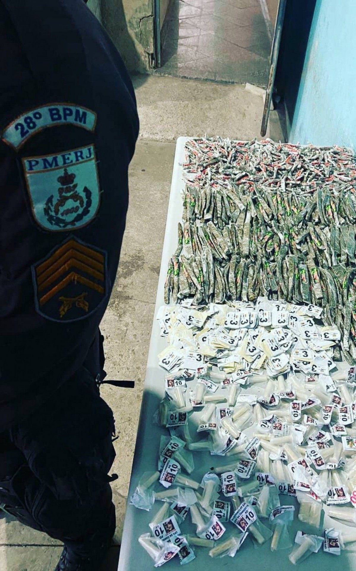 Material apreendido no bairro Santo Agostinho em Volta Redonda 