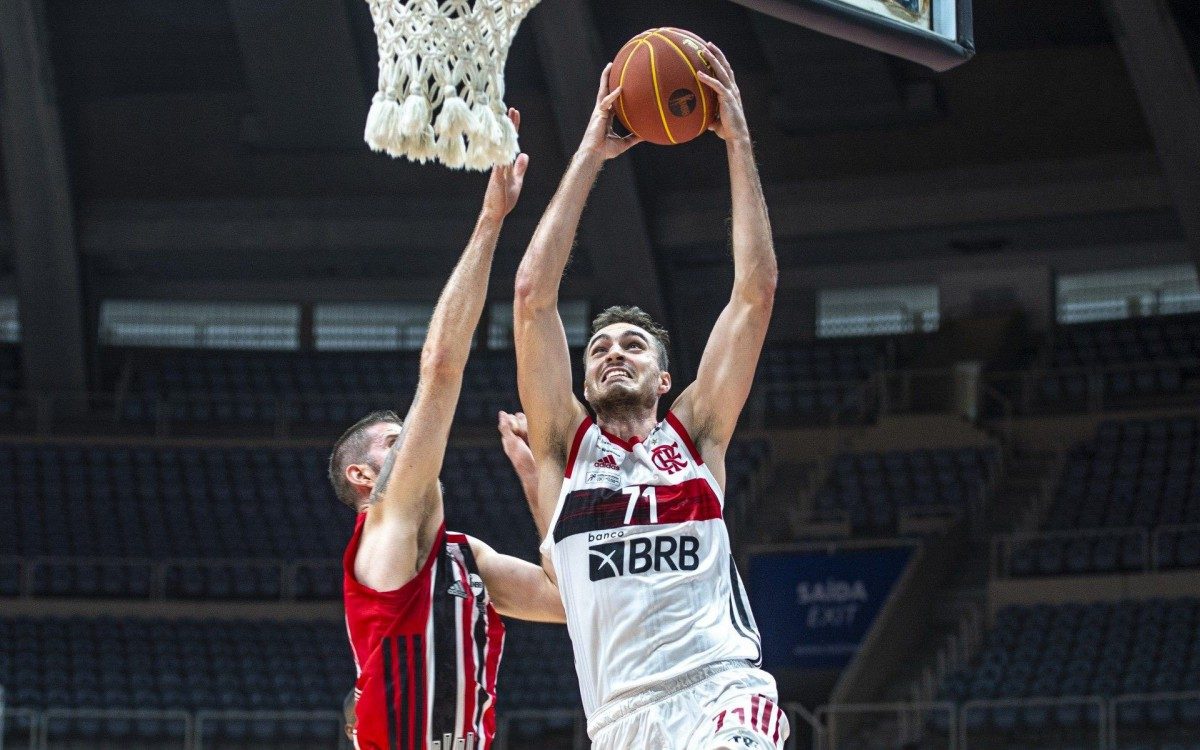 São Paulo vence Flamengo mais uma vez e vai à final do NBB