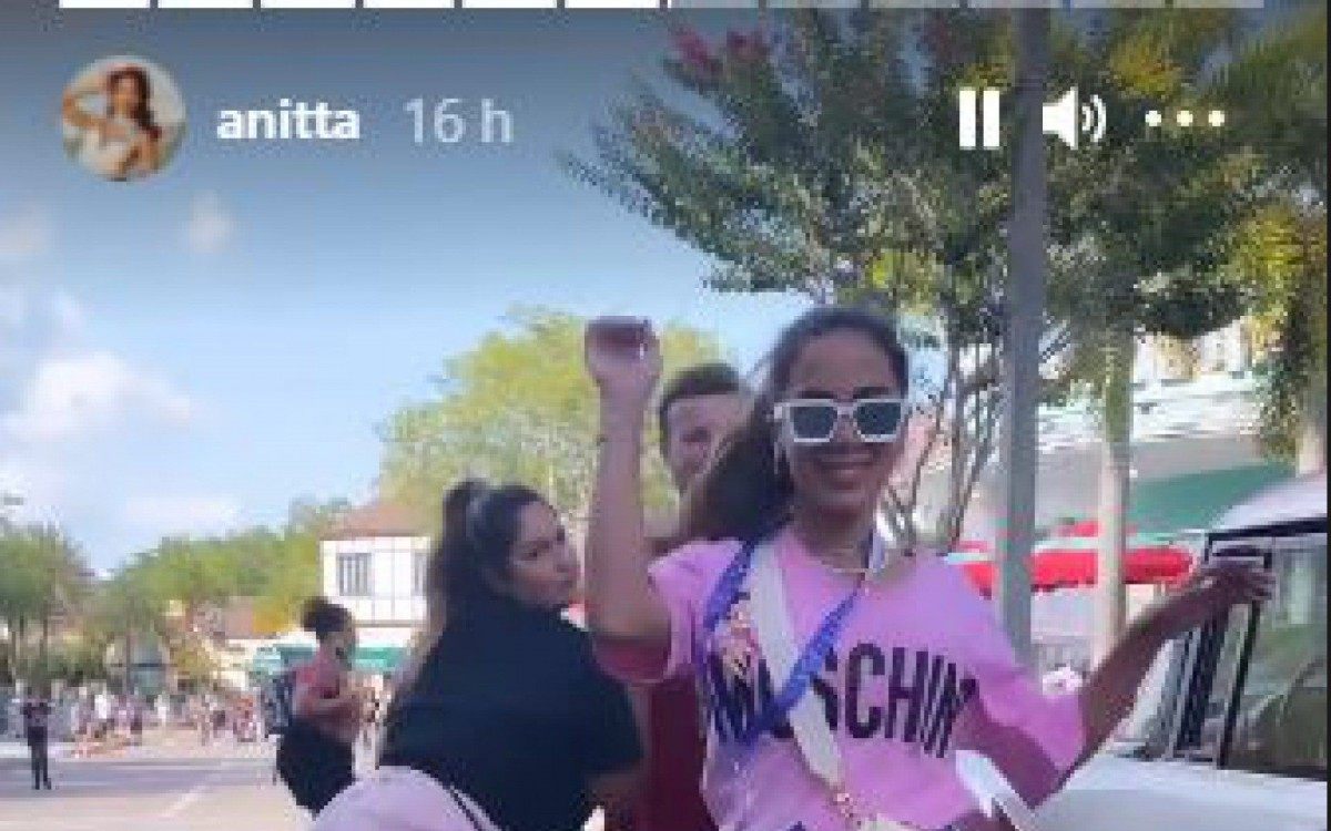 Anitta dan&ccedil;a 'Girl From Rio' nas ruas da Disney, na Fl&oacute;rida