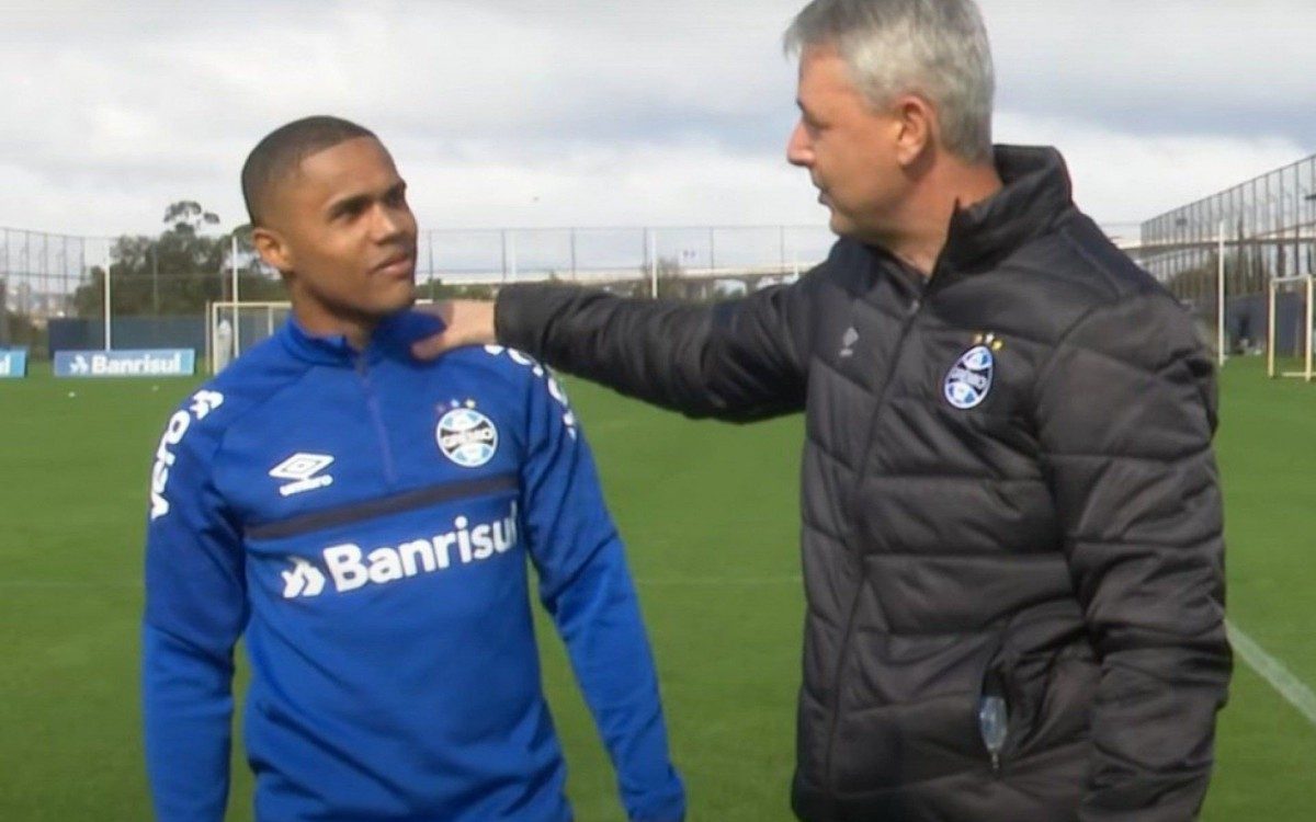 Agora é oficial! Douglas Costa está de volta ao Bayern de Munique