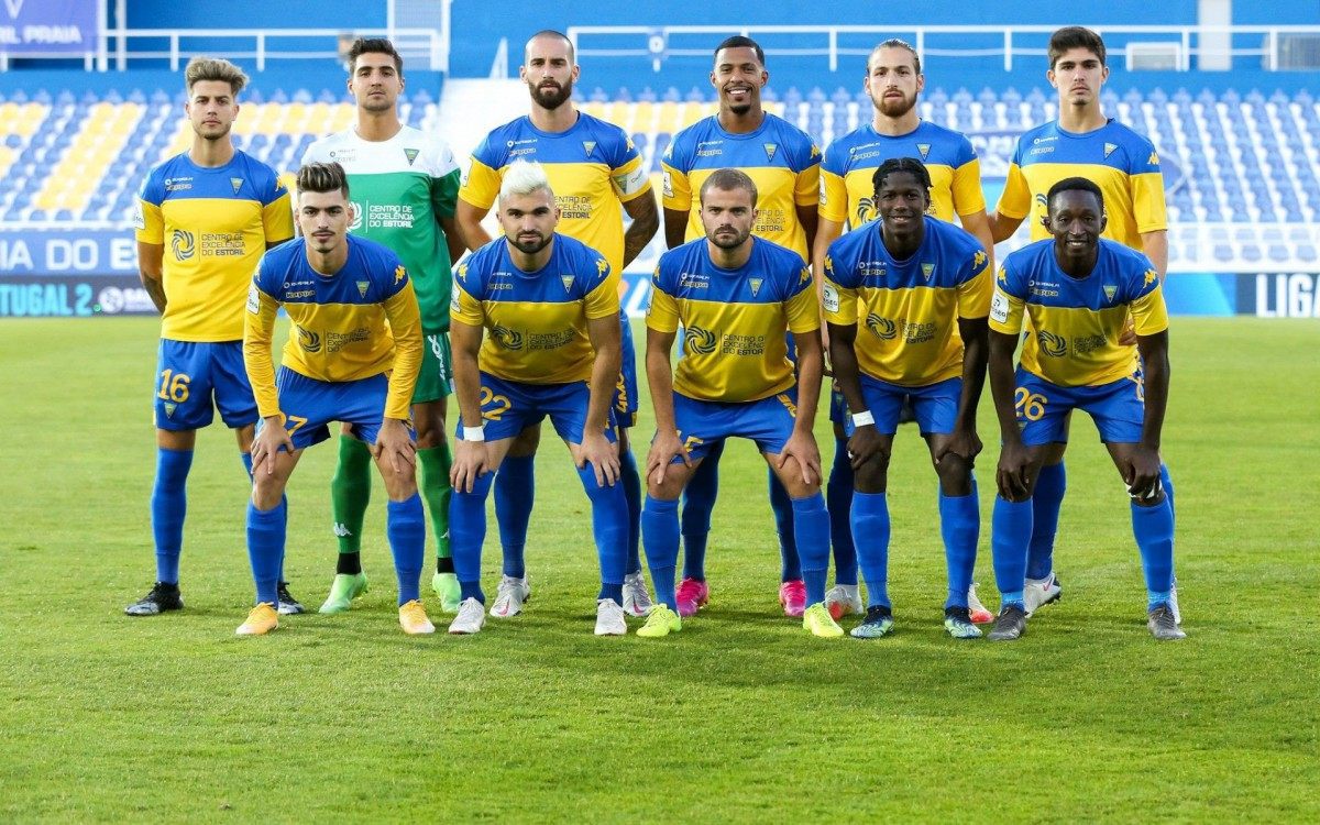 Equipe do Estoril terminou com o título e o acesso à elite do Campeonato Português