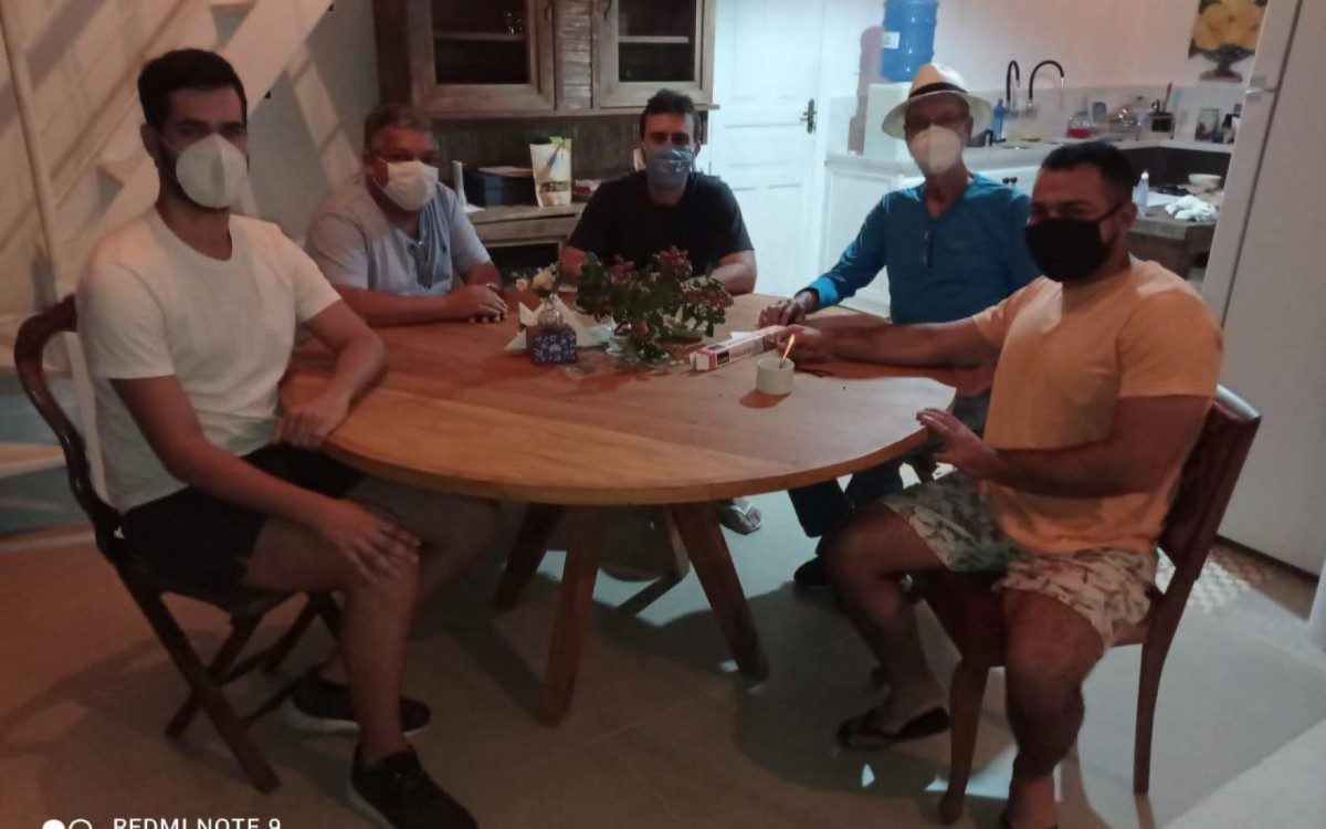 Al&eacute;m de Freixo, Bonif&aacute;cio e Janio, participaram tamb&eacute;m da resenha as novas lideran&ccedil;as pedetistas de Cabo Frio, o vereador cabo-friense Davi Souza e o Chefe de Gabinete de Bonif&aacute;cio, Pedro Jos&eacute;. 