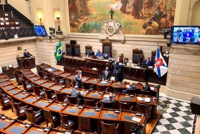 Câmara adia votação de projeto que liberaria fabricação e comercialização de armas