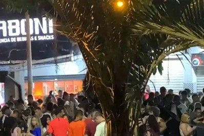 Rio de Janeiro tem dia de aglomerações em boate e bares