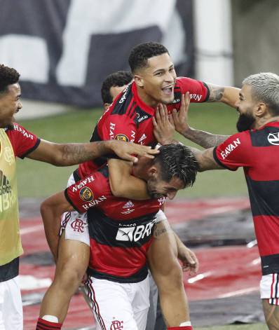 João Gomes festeja o terceiro gol na vitória rubro-negra: foi o primeiro dele como profissional