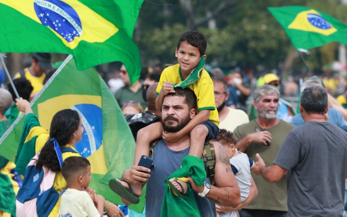 Presidente Jair Bolsonaro participa de " Motociata " que saiu do Parque Olimpico na Barra com destino ao Monumento dos Pracinhas no Aterro do Flamengo.