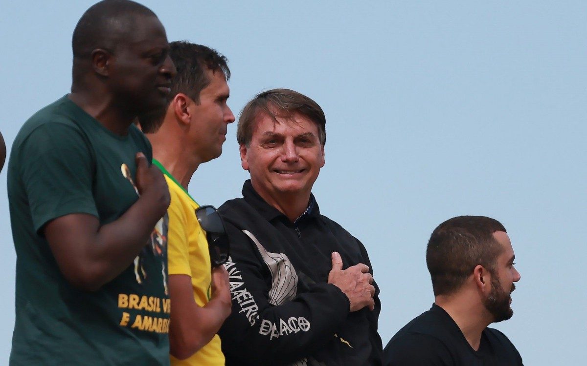 Presidente Jair Bolsonaro participou de "Motociata" que saiu do Parque Ol&iacute;mpico, na Barra da Tijuca, com destino ao Monumento dos Pracinhas, no Aterro do Flamengo