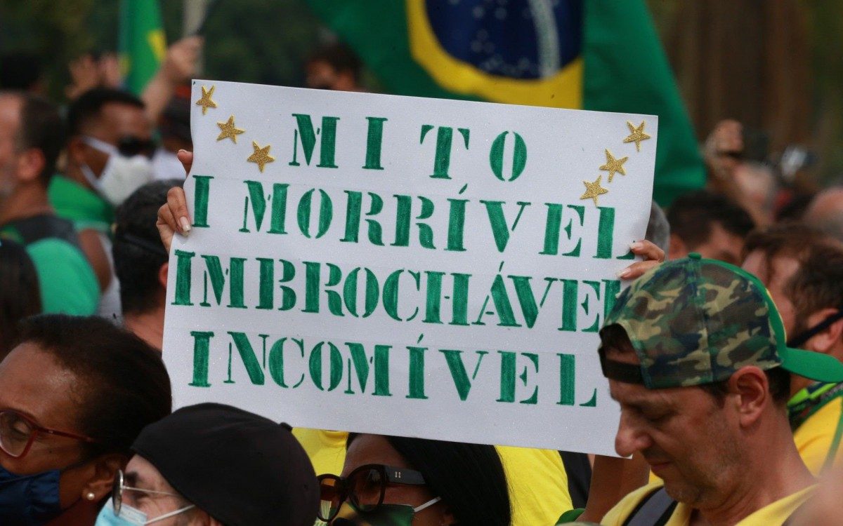 Presidente Jair Bolsonaro participou de "Motociata " que saiu do Parque Olimpico na Barra com destino ao Monumento dos Pracinhas no Aterro do Flamengo.