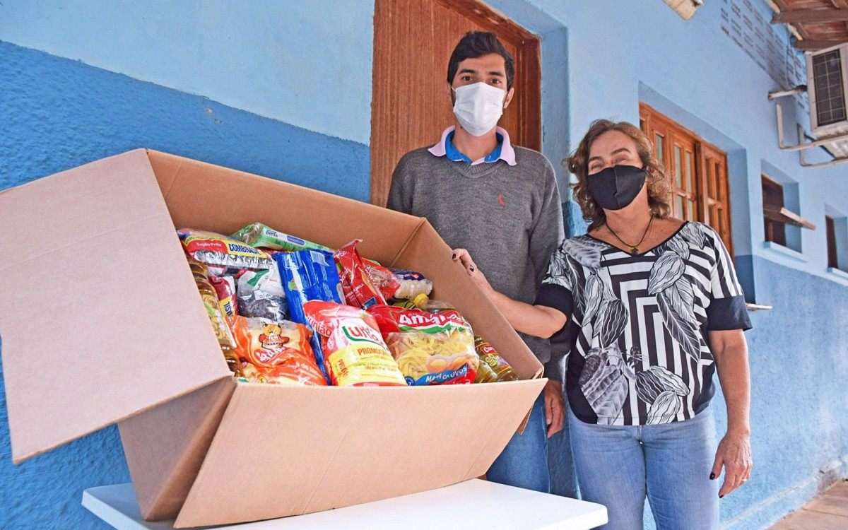 Doa&ccedil;&otilde;es devem ser feitas nas unidades de sa&uacute;de e no drive-thru de testagem da covid-19