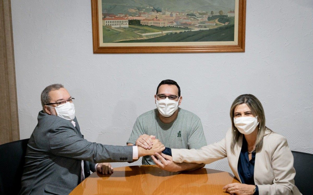 Secret&aacute;rio, prefeito e vice se reuniram na sexta (21)