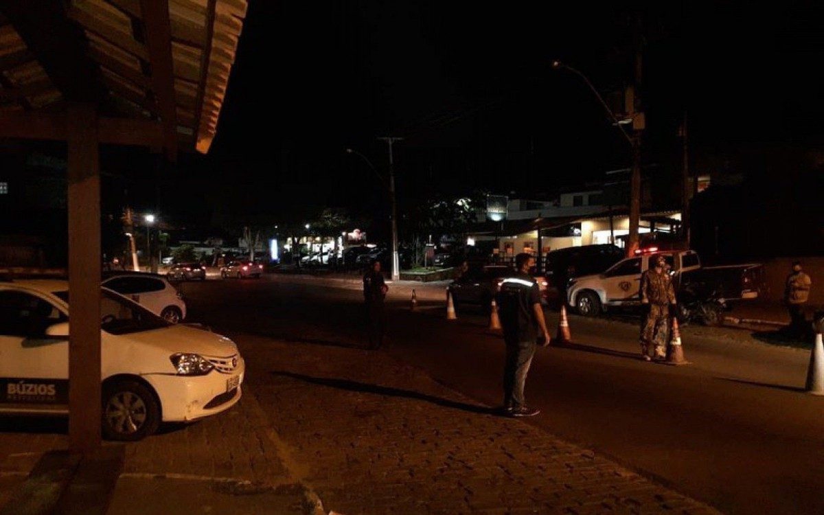 Em opera&ccedil;&atilde;o contra motos barulhentas e adulteradas, 30 foram abordadas e 6 infracionadas em B&uacute;zios