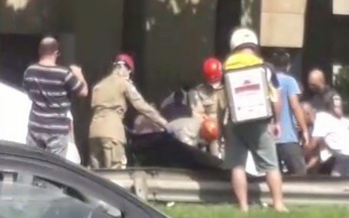 Queda do turista bloqueou pelo menos duas faixas da Avenida Lagoa Barra, no sentido Barra da Tijuca