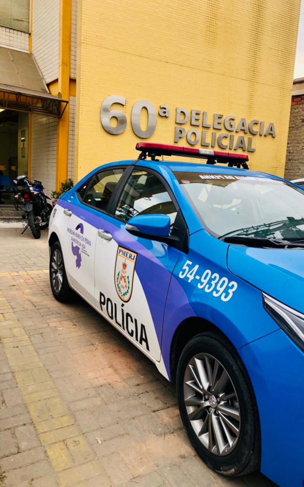 Policiais Militares realizavam acompanhamento da &lsquo;Patrulha Maria da Penha&rsquo; quando o suspeito invadiu a casa da ex-companheira em Piabet&aacute;.

