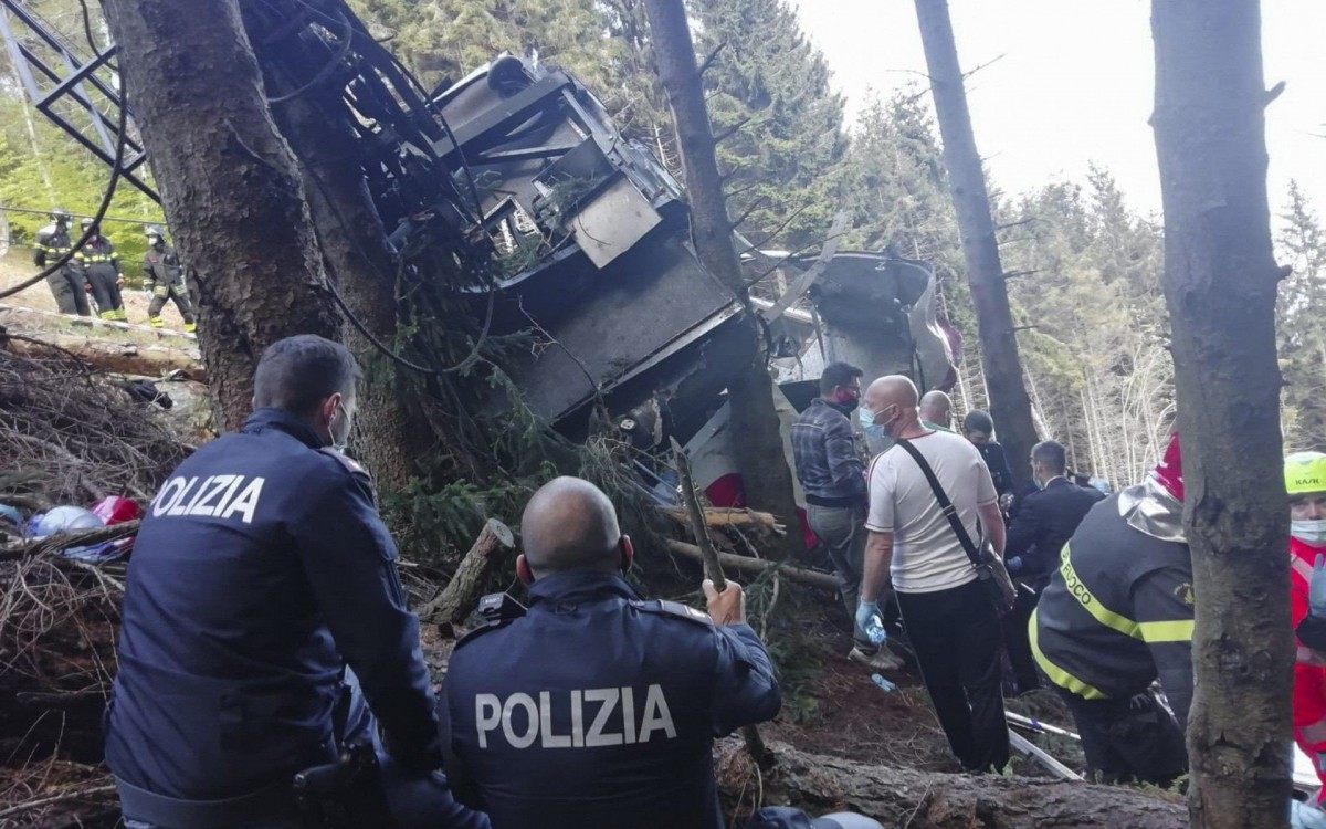 Trag&eacute;dia teria sido provocada pela ruptura de um cabo de carga, o que provocou a queda da cabine 