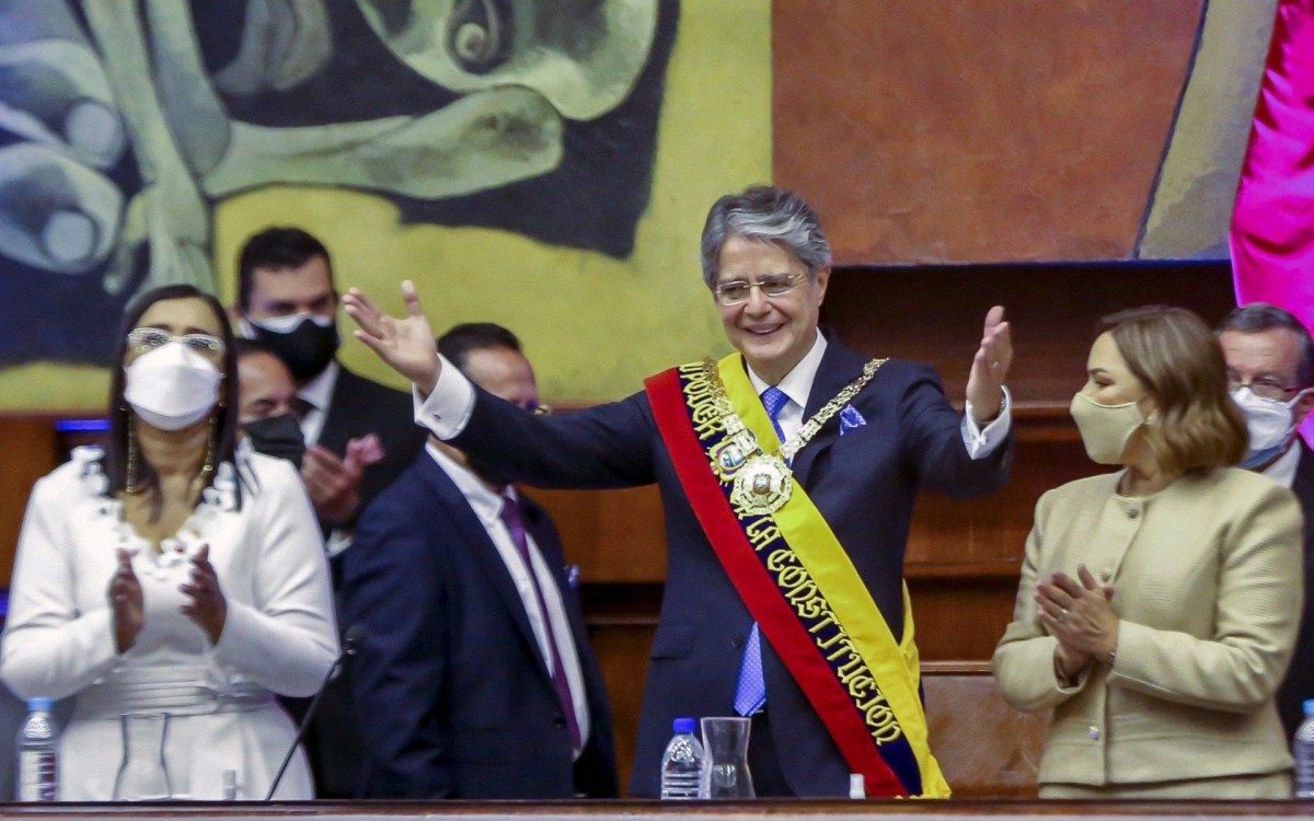 Ex-banqueiro de direita Guillermo Lasso foi empossado como presidente do Equador 