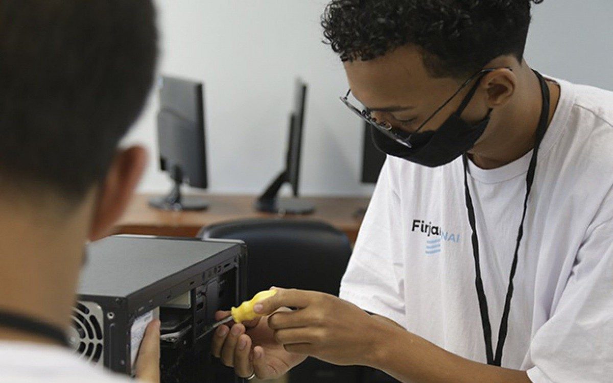 As forma&ccedil;&otilde;es t&eacute;cnicas s&atilde;o: eletricista, instalador predial, operador de computador, auxiliar de opera&ccedil;&otilde;es em log&iacute;stica, inform&aacute;tica para &aacute;rea administrativa, montagem e manuten&ccedil;&atilde;o de computadores, inform&aacute;tica para &aacute;rea administrativa, fabrica&ccedil;&atilde;o de salgadinhos, t&eacute;cnicas de fabrica&ccedil;&atilde;o de doces finos e pizzaiolo