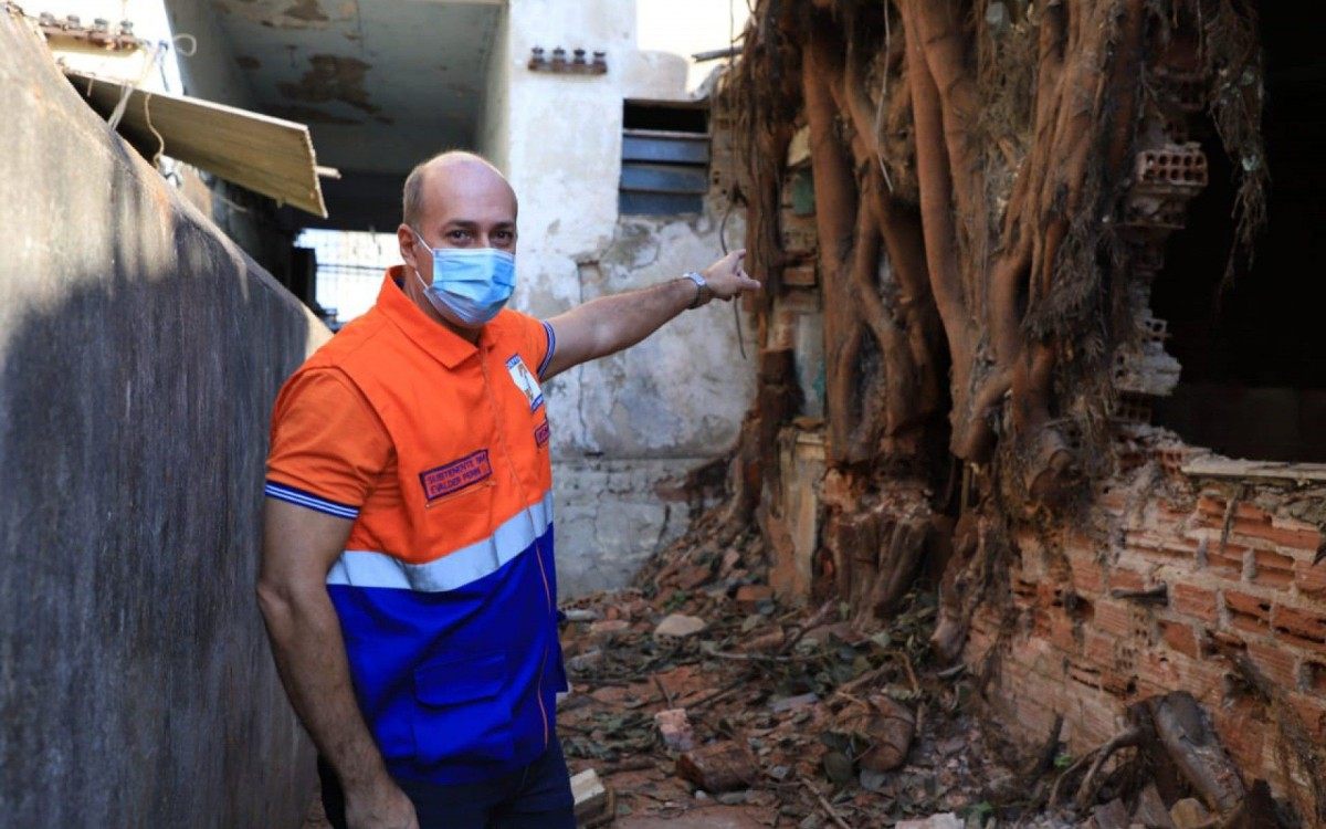 O Secret&aacute;rio da pasta, Evalder Perini