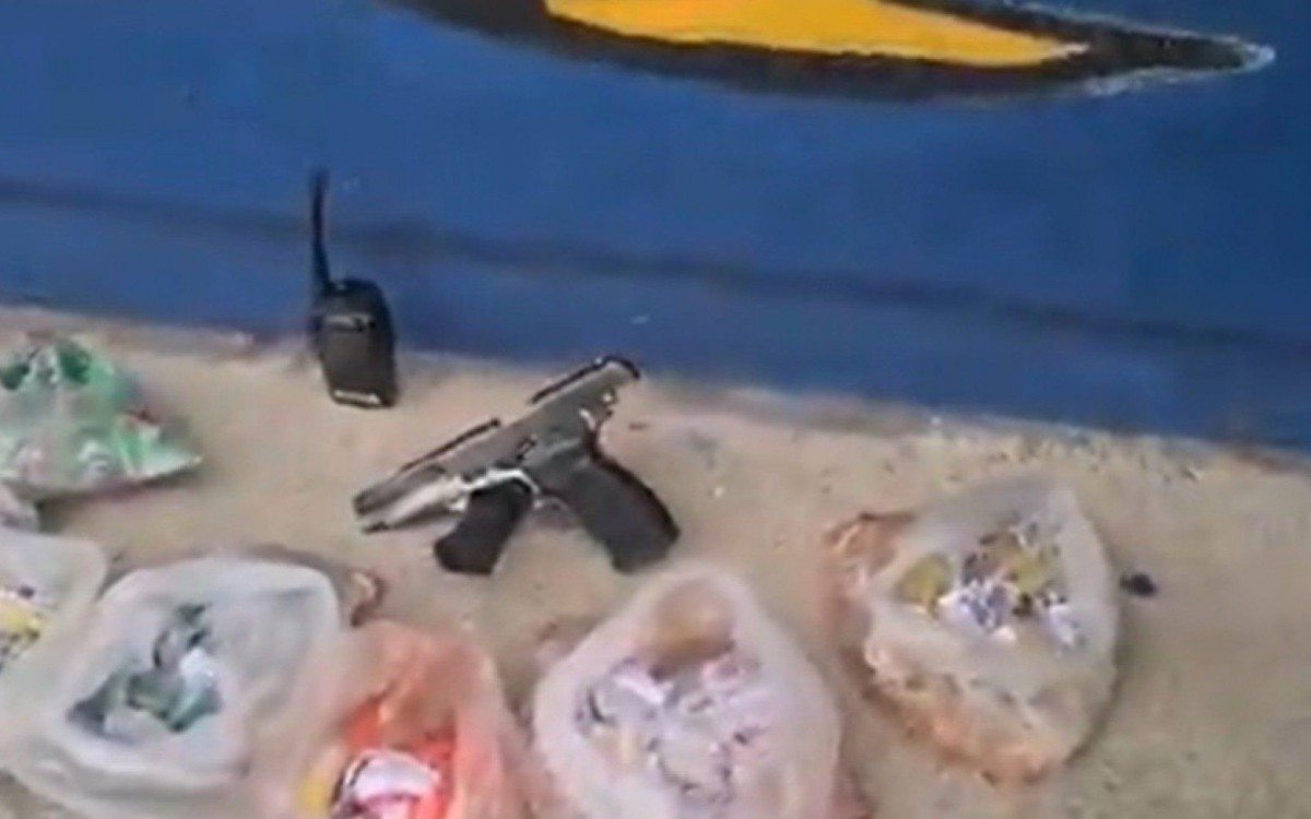 Na a&ccedil;&atilde;o, uma pistola 9mm, um r&aacute;dio transmissor e drogas foram apreendidas