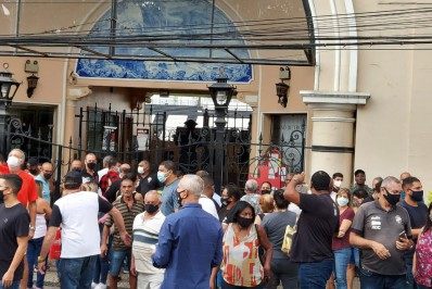 Vasco descumpre decisão judicial e opta por pagar multa de funcionários demitidos