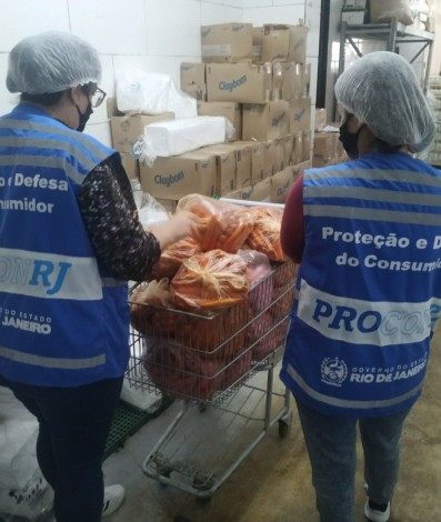 Procon-RJ descarta carnes em supermercado de São Gonçalo - Divulgação