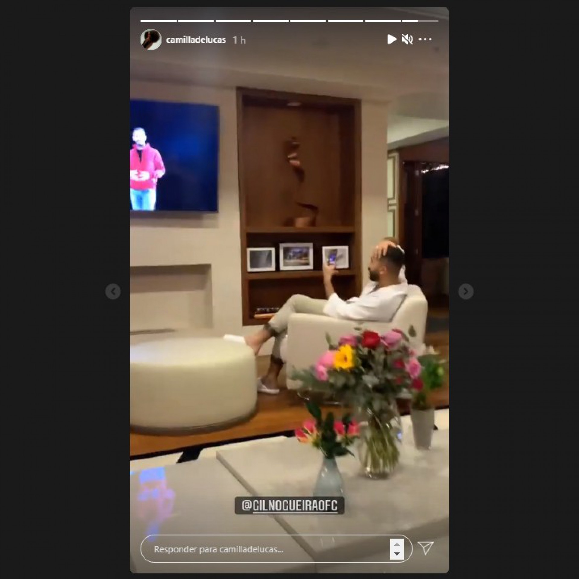 Camilla de Lucas estava com Gilberto no momento em que comercial do economista estreou - Reprodução/Twitter