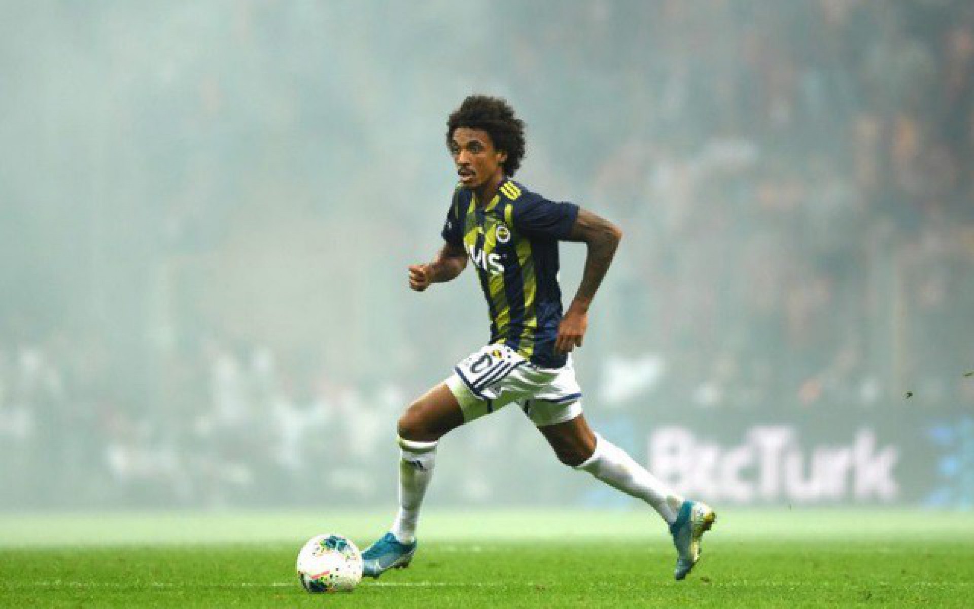 Luiz Gustavo, do Fenerbahçe - Divulgação