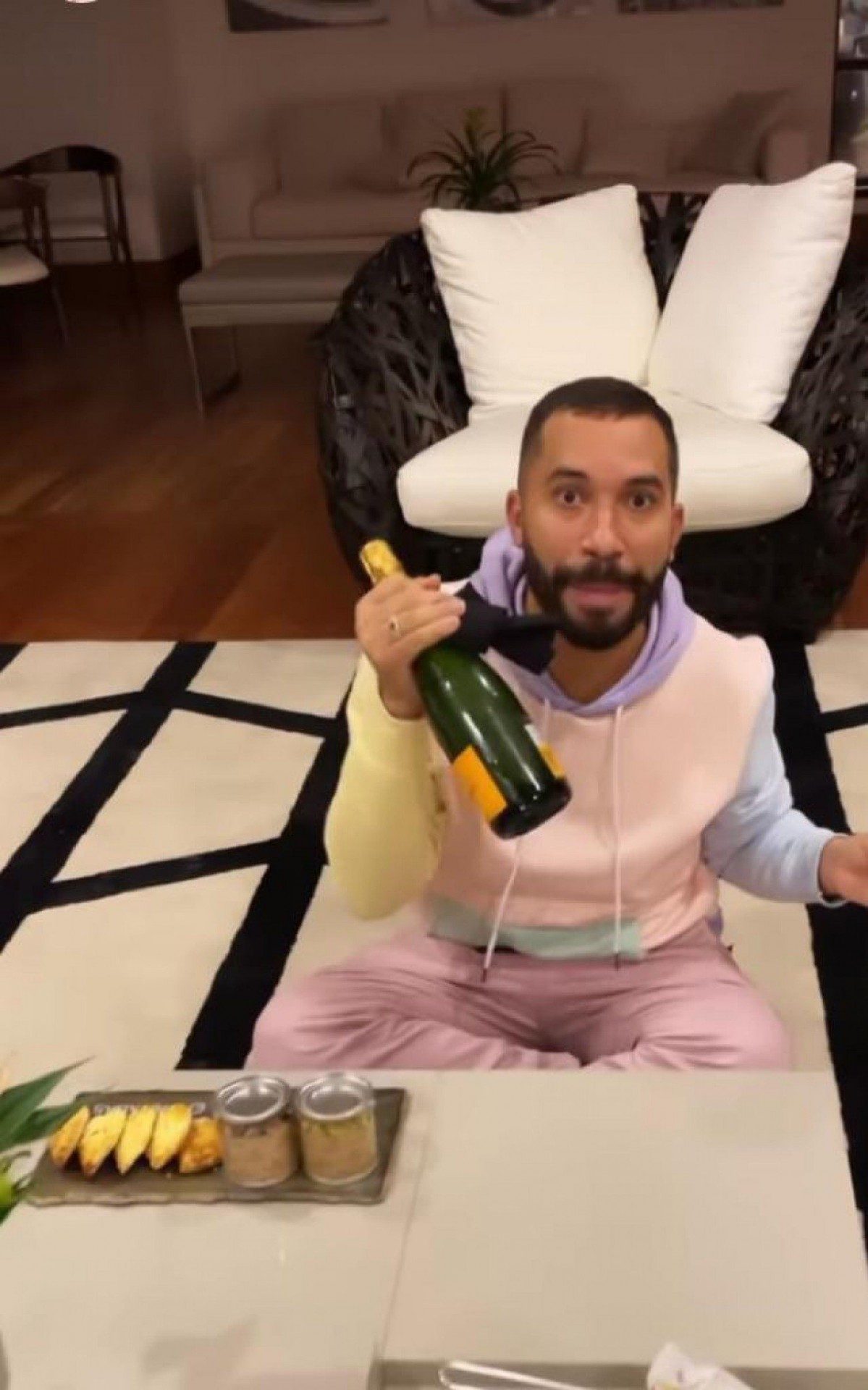 Gil comemora &rsquo;vida de rei&rsquo; em hotel de SP