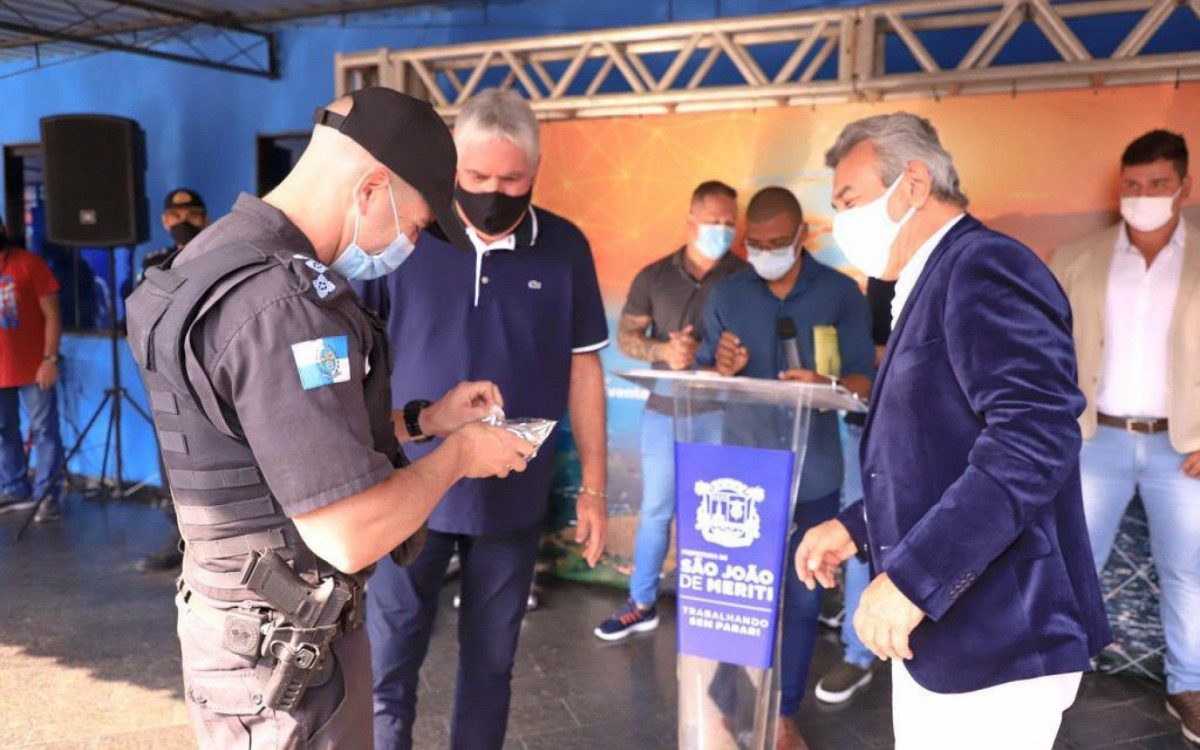 Os representantes do 21&ordm; BPM tamb&eacute;m foram homenageados em agradecimento ao trabalho conjunto que a Ordem P&uacute;blica desempenha com a Pol&iacute;cia Militar 