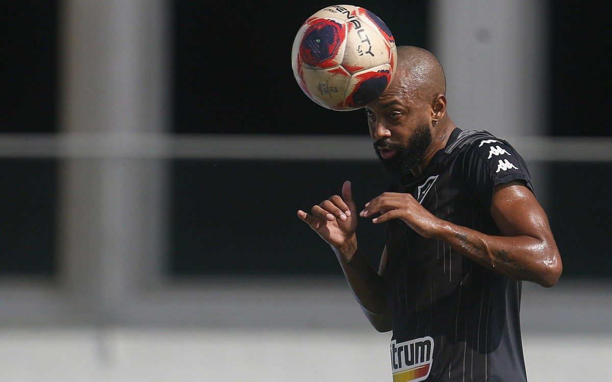 Chay j&aacute; est&aacute; treinando no Botafogo